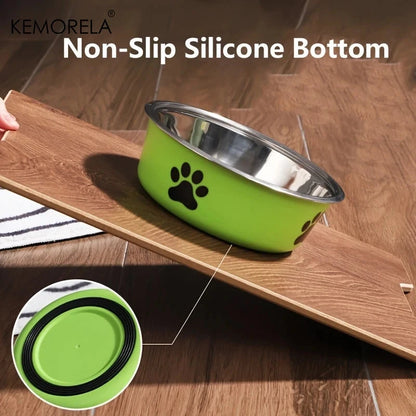 Green pet bowl with non-slip silicone bottom on a wooden surface, featuring KEMORELA branding.